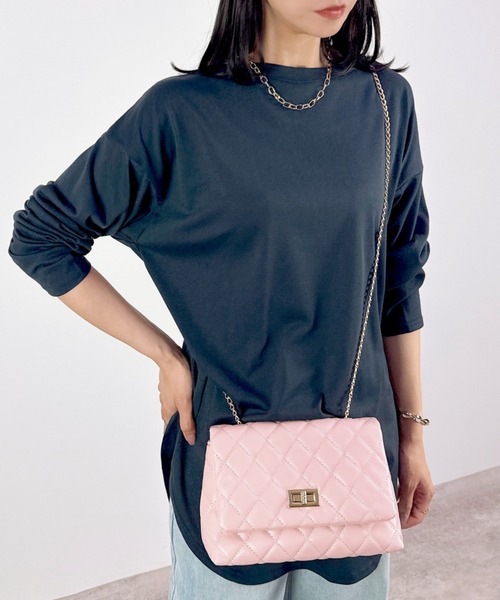 CLOTHY(クロシィ)の「【ゆったり長めのオーバーシルエット】裾カーブビッグロンT(Tシャツ/カットソー・レディース・グリーン/ブラック/モカ/アイボリー/グレイッシュベージュ/ベージュ/チャコールグレー/ブラウン/ローズ/杢グレー/ブルー/オフホワイト・MEDIUM)」の4枚目の写真