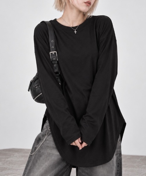 CLOTHY(クロシィ)の「【ゆったり長めのオーバーシルエット】裾カーブビッグロンT(Tシャツ/カットソー・レディース・グリーン/ブラック/モカ/アイボリー/グレイッシュベージュ/ベージュ/チャコールグレー/ブラウン/ローズ/杢グレー/ブルー/オフホワイト・MEDIUM)」の1枚目の写真