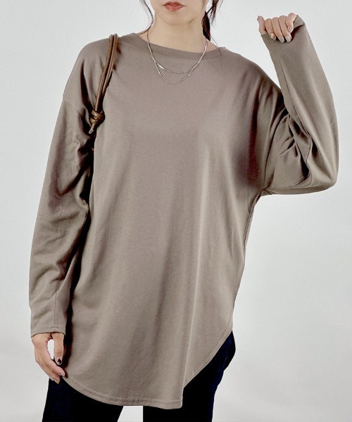 CLOTHY(クロシィ)の「【ゆったり長めのオーバーシルエット】裾カーブビッグロンT(Tシャツ/カットソー・レディース・グリーン/ブラック/モカ/アイボリー/グレイッシュベージュ/ベージュ/チャコールグレー/ブラウン/ローズ/杢グレー/ブルー/オフホワイト・MEDIUM)」の7枚目の写真