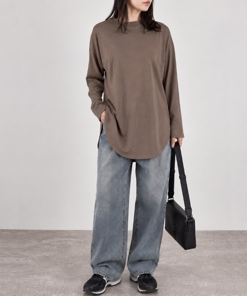 CLOTHY(クロシィ)の「【ゆったり長めのオーバーシルエット】裾カーブビッグロンT(Tシャツ/カットソー・レディース・グリーン/ブラック/モカ/アイボリー/グレイッシュベージュ/ベージュ/チャコールグレー/ブラウン/ローズ/杢グレー/ブルー/オフホワイト・MEDIUM)」の19枚目の写真