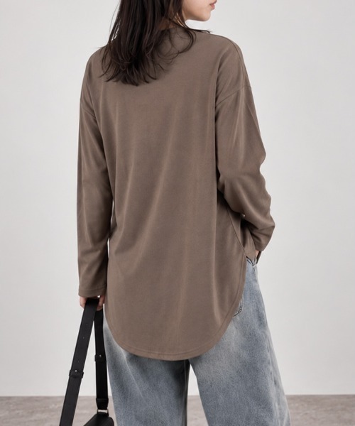 CLOTHY(クロシィ)の「【ゆったり長めのオーバーシルエット】裾カーブビッグロンT(Tシャツ/カットソー・レディース・グリーン/ブラック/モカ/アイボリー/グレイッシュベージュ/ベージュ/チャコールグレー/ブラウン/ローズ/杢グレー/ブルー/オフホワイト・MEDIUM)」の17枚目の写真