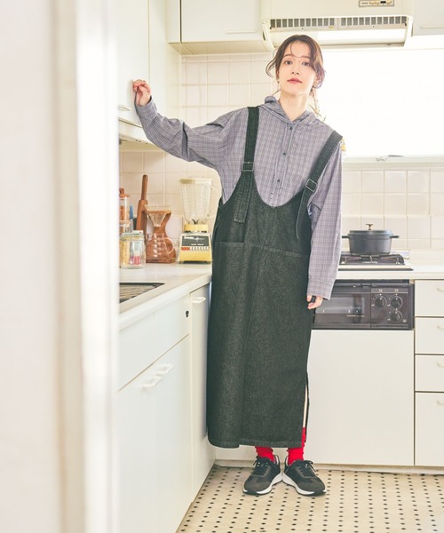 studio CLIP（スタディオクリップ）の「《days》ダブルフロントデニムジャンパースカート（ワンピース・レディース・ブラック/インディゴブルー・FREE）」の2枚目の写真