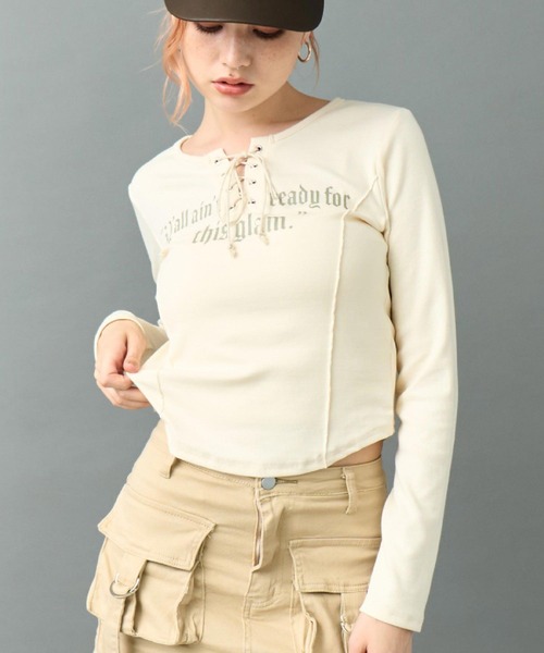 ANAP(アナップ)の「プリント レースアップ コルセット リブトップス カットソー(Tシャツ/カットソー・レディース・アイボリー/ダークグレー/ベージュ・F)」の2枚目の写真