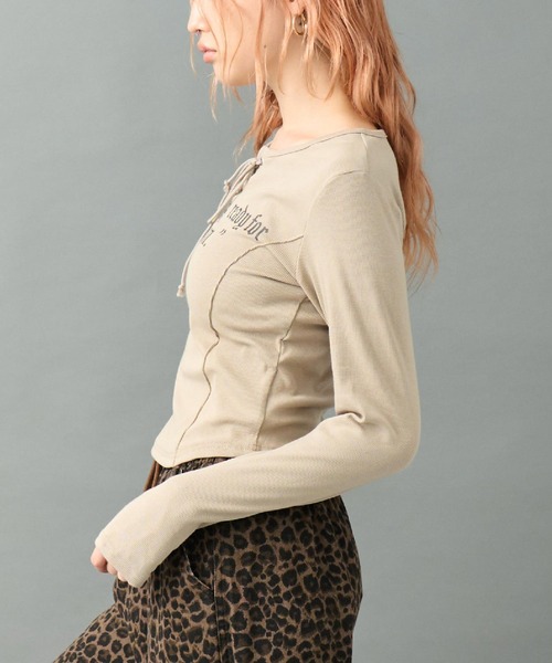 ANAP(アナップ)の「プリント レースアップ コルセット リブトップス カットソー(Tシャツ/カットソー・レディース・アイボリー/ダークグレー/ベージュ・F)」の17枚目の写真