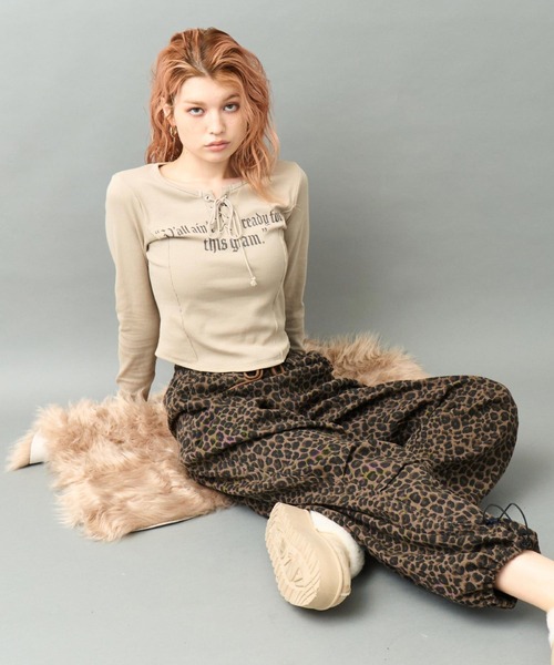 ANAP(アナップ)の「プリント レースアップ コルセット リブトップス カットソー(Tシャツ/カットソー・レディース・アイボリー/ダークグレー/ベージュ・F)」の18枚目の写真