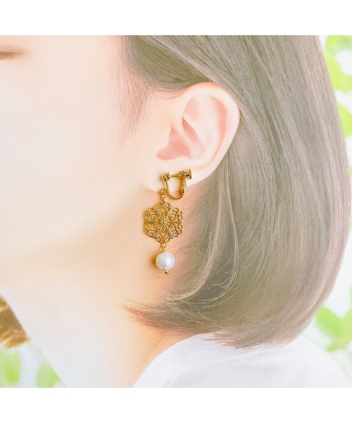 tone(トーン)の「【fuwari】透かしプレート イヤリング (ゴールドカラー)(MA)(イヤリング・レディース・ネイビー/ホワイト/パープル系その他・FREE)」の7枚目の写真