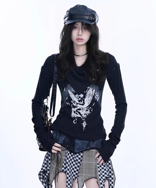 .KOM(ドットコム)の「A'GEM/9 × .kom 『.KOM/ドットケーオーエム』 Acid Wash Style Graphic Rib Long Sleeve Top/アシッドウォッシュ風 グラフィック長袖リブトップス(Tシャツ/カットソー・レディース・ブラック・M)」の2枚目の写真