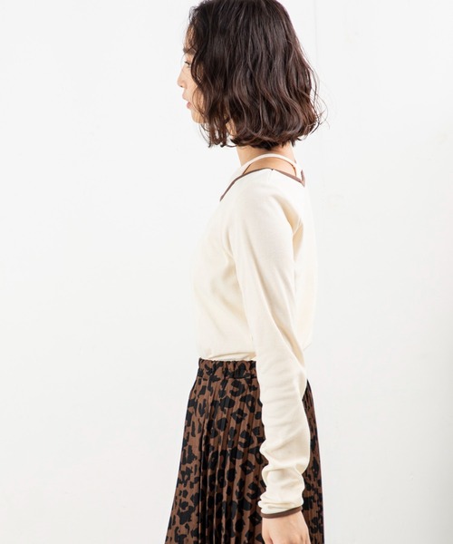 MILLION CARATS（ミリオンカラッツ）の「【配色パイピング×レイヤード風デザイン】細見え効果と抜け感が同時に叶う！伸縮リブ素材で着心地抜群、大人カジュアルに使える万能プルオーバー（Tシャツ/カットソー・レディース・ブラウン/オフホワイト/チャコールグレー/ブラック・FREE）」の6枚目の写真