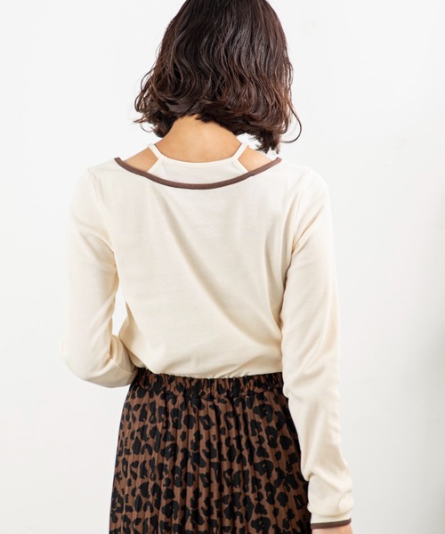 MILLION CARATS（ミリオンカラッツ）の「【配色パイピング×レイヤード風デザイン】細見え効果と抜け感が同時に叶う！伸縮リブ素材で着心地抜群、大人カジュアルに使える万能プルオーバー（Tシャツ/カットソー・レディース・ブラウン/オフホワイト/チャコールグレー/ブラック・FREE）」の7枚目の写真