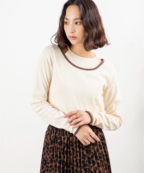 MILLION CARATS（ミリオンカラッツ）の「【配色パイピング×レイヤード風デザイン】細見え効果と抜け感が同時に叶う！伸縮リブ素材で着心地抜群、大人カジュアルに使える万能プルオーバー（Tシャツ/カットソー・レディース・ブラウン/オフホワイト/チャコールグレー/ブラック・FREE）」の13枚目の写真