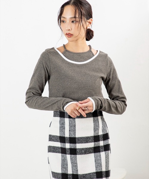 MILLION CARATS（ミリオンカラッツ）の「【配色パイピング×レイヤード風デザイン】細見え効果と抜け感が同時に叶う！伸縮リブ素材で着心地抜群、大人カジュアルに使える万能プルオーバー（Tシャツ/カットソー・レディース・ブラウン/オフホワイト/チャコールグレー/ブラック・FREE）」の20枚目の写真