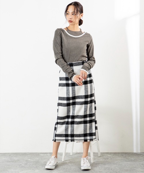 MILLION CARATS（ミリオンカラッツ）の「【配色パイピング×レイヤード風デザイン】細見え効果と抜け感が同時に叶う！伸縮リブ素材で着心地抜群、大人カジュアルに使える万能プルオーバー（Tシャツ/カットソー・レディース・ブラウン/オフホワイト/チャコールグレー/ブラック・FREE）」の22枚目の写真