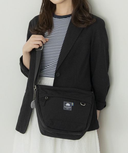 SCANDINAVIAN FOREST(スカンジナビアン・フォレスト)の「スタンスクエアショルダー<撥水加工>(ショルダーバッグ・レディース・ブラック/グレー/ベージュ・FREE)」の5枚目の写真