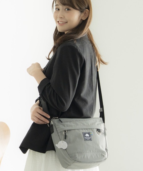 SCANDINAVIAN FOREST(スカンジナビアン・フォレスト)の「スタンスクエアショルダー<撥水加工>(ショルダーバッグ・レディース・ブラック/グレー/ベージュ・FREE)」の6枚目の写真
