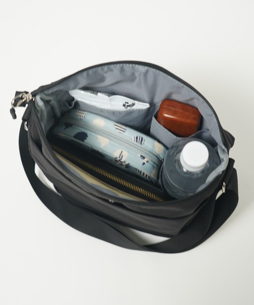 SCANDINAVIAN FOREST(スカンジナビアン・フォレスト)の「スタンスクエアショルダー<撥水加工>(ショルダーバッグ・レディース・ブラック/グレー/ベージュ・FREE)」の7枚目の写真