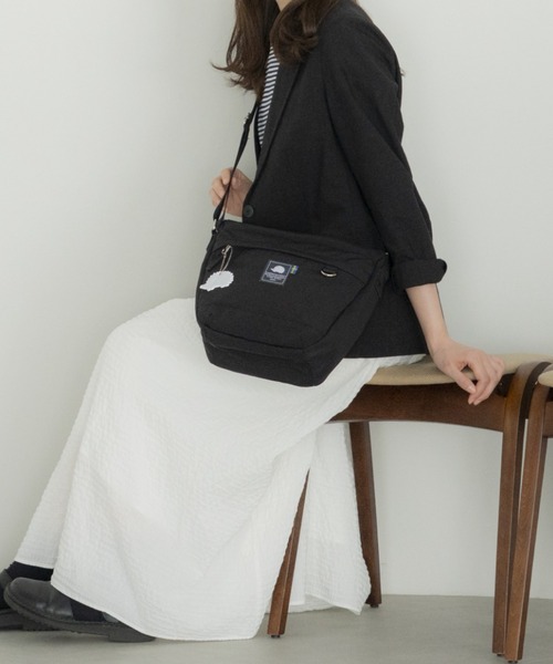 SCANDINAVIAN FOREST(スカンジナビアン・フォレスト)の「スタンスクエアショルダー<撥水加工>(ショルダーバッグ・レディース・ブラック/グレー/ベージュ・FREE)」の13枚目の写真