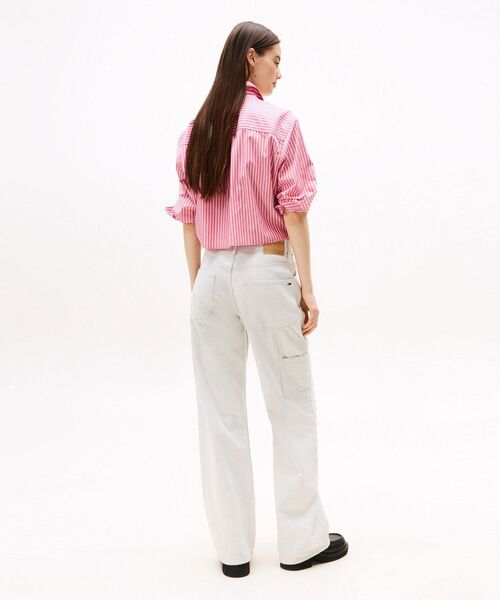 tommy jeans(トミー ジーンズ)の「リラックスカーペンターパンツ(デニムパンツ・レディース・ホワイト系その他2・25inch/26inch/27inch/24inch)」の5枚目の写真