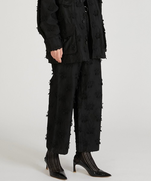 crinkle crinkle crinkle（クリンクルクリンクルクリンクル）の「【crinkle crinkle crinkle】3D embroidery twill easy pants/3D刺繍ツイルイージーパンツ（その他パンツ・レディース・ベージュ/ブラック・FREE）」の8枚目の写真