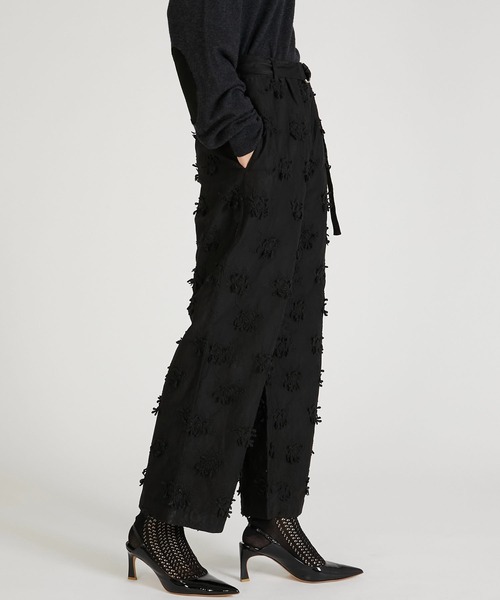 crinkle crinkle crinkle（クリンクルクリンクルクリンクル）の「【crinkle crinkle crinkle】3D embroidery twill easy pants/3D刺繍ツイルイージーパンツ（その他パンツ・レディース・ベージュ/ブラック・FREE）」の9枚目の写真