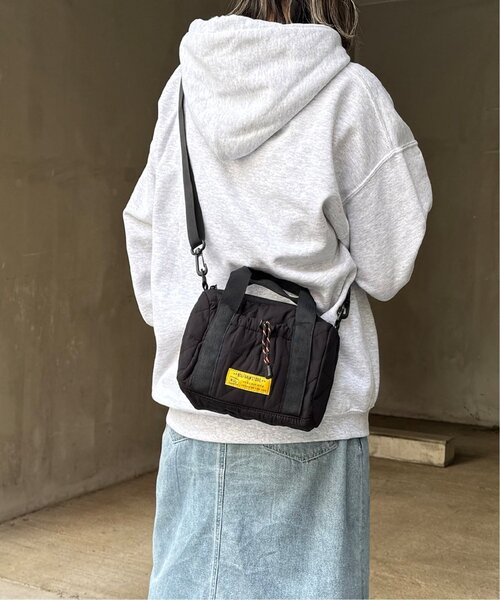 LBC（エルビーシー）の「KiU キウ スクエアパデッドミニボストンバッグ（ボストンバッグ・レディース・ブラック/カーキ/アイボリー・FREE）」の14枚目の写真