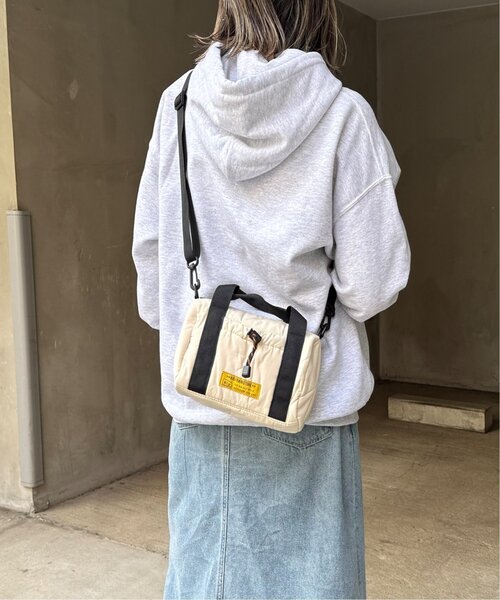 LBC（エルビーシー）の「KiU キウ スクエアパデッドミニボストンバッグ（ボストンバッグ・レディース・ブラック/カーキ/アイボリー・FREE）」の18枚目の写真