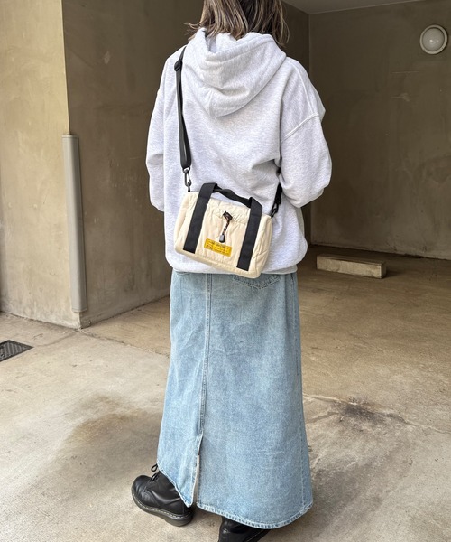 LBC（エルビーシー）の「KiU キウ スクエアパデッドミニボストンバッグ（ボストンバッグ・レディース・ブラック/カーキ/アイボリー・FREE）」の8枚目の写真