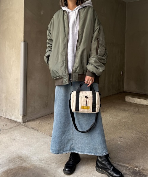 LBC（エルビーシー）の「KiU キウ スクエアパデッドミニボストンバッグ（ボストンバッグ・レディース・ブラック/カーキ/アイボリー・FREE）」の6枚目の写真