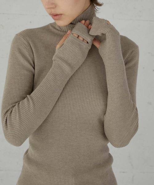 LA PEAU DE GEM(ラポドゥジェム)の「【LA PEAU DE GEM】handhole turtle knit/ハンドホールタートルニット(ニット/セーター・レディース・ベージュ/ブラウン/ブラック/グレー・FREE)」の1枚目の写真