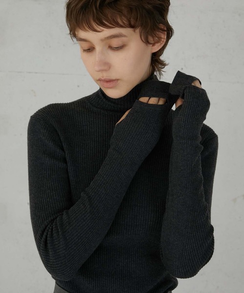 LA PEAU DE GEM(ラポドゥジェム)の「【LA PEAU DE GEM】handhole turtle knit/ハンドホールタートルニット(ニット/セーター・レディース・ベージュ/ブラウン/ブラック/グレー・FREE)」の3枚目の写真