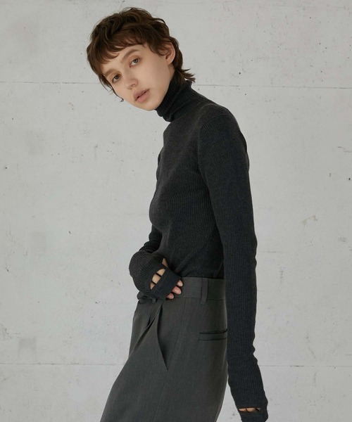 LA PEAU DE GEM(ラポドゥジェム)の「【LA PEAU DE GEM】handhole turtle knit/ハンドホールタートルニット(ニット/セーター・レディース・ベージュ/ブラウン/ブラック/グレー・FREE)」の16枚目の写真