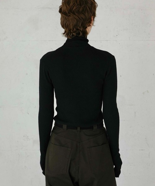 LA PEAU DE GEM(ラポドゥジェム)の「【LA PEAU DE GEM】handhole turtle knit/ハンドホールタートルニット(ニット/セーター・レディース・ベージュ/ブラウン/ブラック/グレー・FREE)」の8枚目の写真