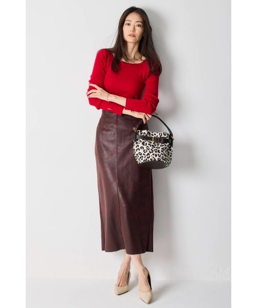 M.deux（エムドゥ）の「スクエアオフショルニット（ニット/セーター・レディース・レッド・MEDIUM）」の2枚目の写真