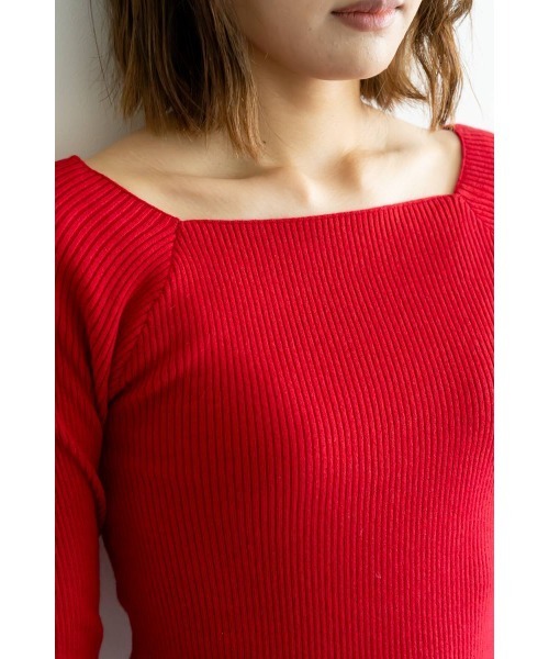 M.deux（エムドゥ）の「スクエアオフショルニット（ニット/セーター・レディース・レッド・MEDIUM）」の8枚目の写真