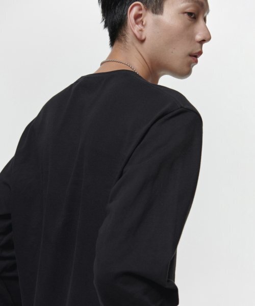 MUSINSA STANDARD（ムシンサスタンダード）の「クルーネック長袖Tシャツ[ブラック]（Tシャツ/カットソー・メンズ・その他・XX-LARGE/XXX-LARGE/SMALL/MEDIUM/LARGE/X-LARGE）」の19枚目の写真