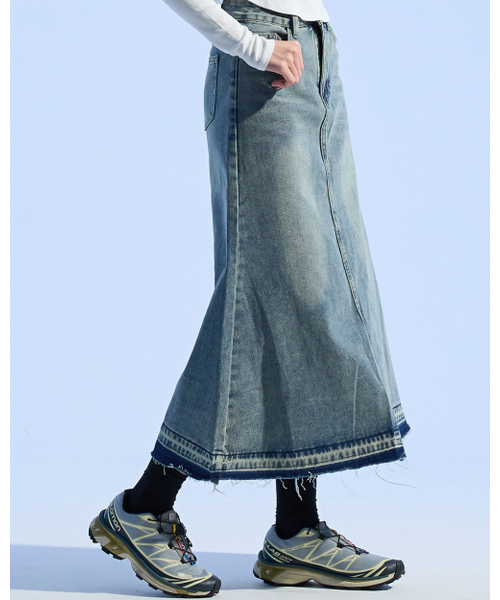 MOAA（モア）の「Raw Hem Denim Midi Skirt (WASHED JEAN)（スカート・レディース・その他・SMALL/MEDIUM）」の5枚目の写真
