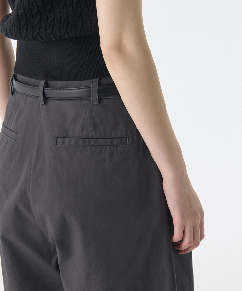 MUSINSA STANDARD WOMAN（ムシンサスタンダードウーマン）の「ウィメンズコットンワイドバミューダショーツ[ダークグレー]（その他パンツ・レディース・その他・30/24/25/26/27/28/29）」の5枚目の写真