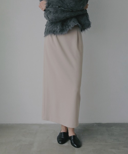 MANOF(マノフ)の「TAPE DETAIL STRAIGHT SKIRT(スカート・レディース・ベージュ/レッド/ブラック・S/M)」の3枚目の写真