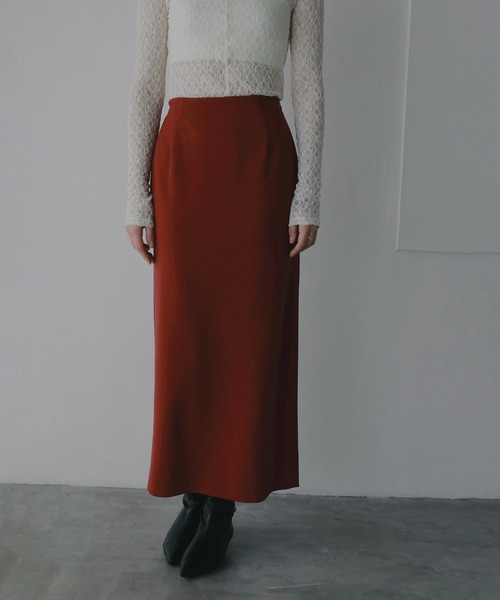 MANOF(マノフ)の「TAPE DETAIL STRAIGHT SKIRT(スカート・レディース・ベージュ/レッド/ブラック・S/M)」の4枚目の写真
