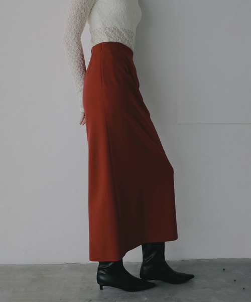 MANOF(マノフ)の「TAPE DETAIL STRAIGHT SKIRT(スカート・レディース・ベージュ/レッド/ブラック・S/M)」の8枚目の写真
