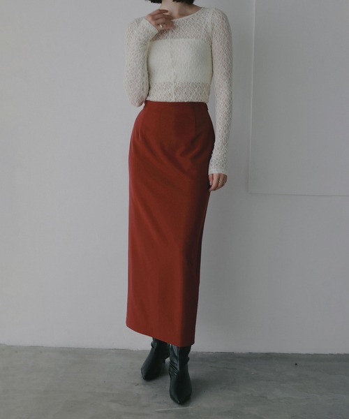 MANOF(マノフ)の「TAPE DETAIL STRAIGHT SKIRT(スカート・レディース・ベージュ/レッド/ブラック・S/M)」の5枚目の写真