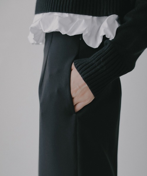 MANOF(マノフ)の「TAPE DETAIL STRAIGHT SKIRT(スカート・レディース・ベージュ/レッド/ブラック・S/M)」の20枚目の写真