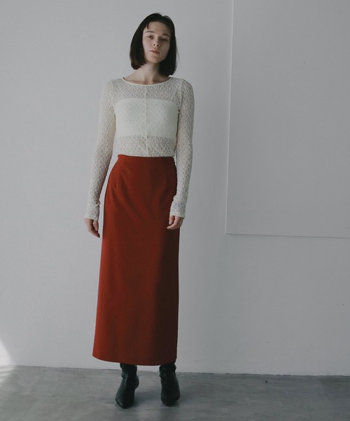 MANOF(マノフ)の「TAPE DETAIL STRAIGHT SKIRT(スカート・レディース・ベージュ/レッド/ブラック・S/M)」の7枚目の写真
