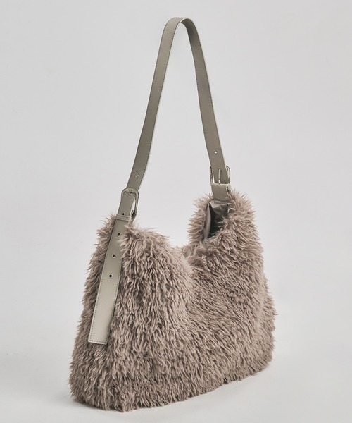FAKE FUR BELT DESIGN SHOULDER BAG/フェイクファーベルトデザイン