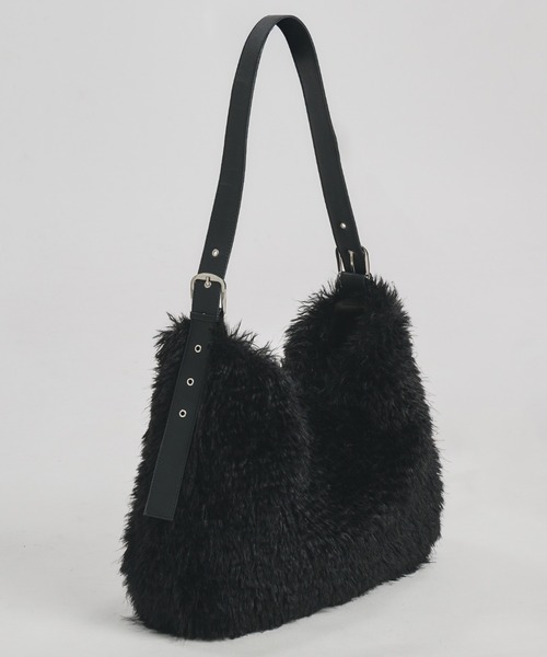 FAKE FUR BELT DESIGN SHOULDER BAG/フェイクファーベルトデザイン