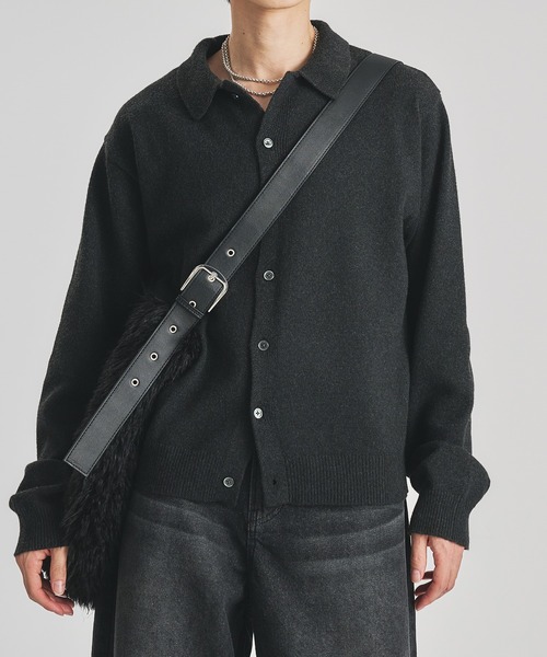 selle glant(セレグランテ)の「FAKE FUR BELT DESIGN SHOULDER BAG/フェイクファーベルトデザインショルダーバッグ(ショルダーバッグ・メンズ・ブラック/グレイッシュベージュ・FREE)」の3枚目の写真