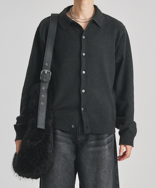 selle glant(セレグランテ)の「FAKE FUR BELT DESIGN SHOULDER BAG/フェイクファーベルトデザインショルダーバッグ(ショルダーバッグ・メンズ・ブラック/グレイッシュベージュ・FREE)」の7枚目の写真