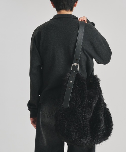 FAKE FUR BELT DESIGN SHOULDER BAG/フェイクファーベルトデザイン