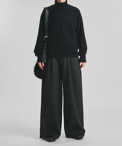 selle glant(セレグランテ)の「FAKE FUR BELT DESIGN SHOULDER BAG/フェイクファーベルトデザインショルダーバッグ(ショルダーバッグ・メンズ・ブラック/グレイッシュベージュ・FREE)」の12枚目の写真