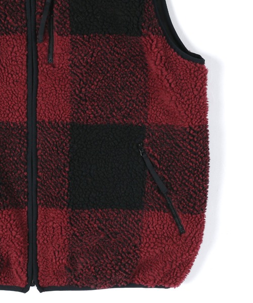 The DUFFER of ST.GEORGE(ザダファーオブセントジョージ)の「CLASSIC TARTAN CHECK BOA FLEECE REVERSIBLE VEST:クラシックタータンチェック ボアフリース リバーシブルベスト(ベスト・メンズ・ダークグリーン/レッド・LARGE/MEDIUM)」の10枚目の写真