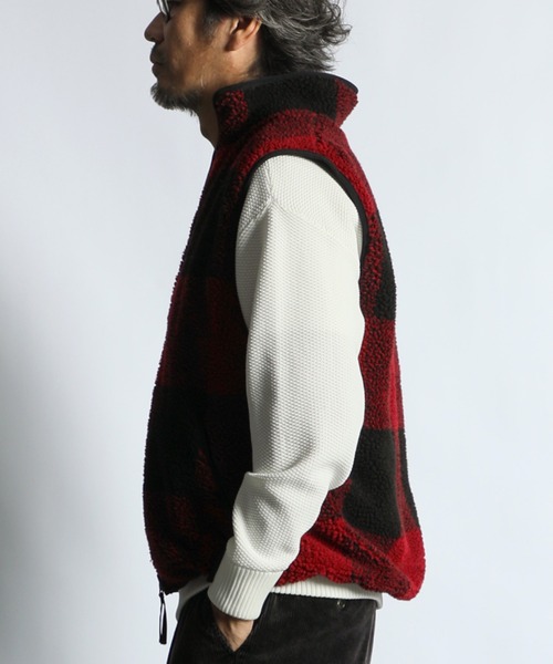 The DUFFER of ST.GEORGE(ザダファーオブセントジョージ)の「CLASSIC TARTAN CHECK BOA FLEECE REVERSIBLE VEST:クラシックタータンチェック ボアフリース リバーシブルベスト(ベスト・メンズ・ダークグリーン/レッド・LARGE/MEDIUM)」の16枚目の写真